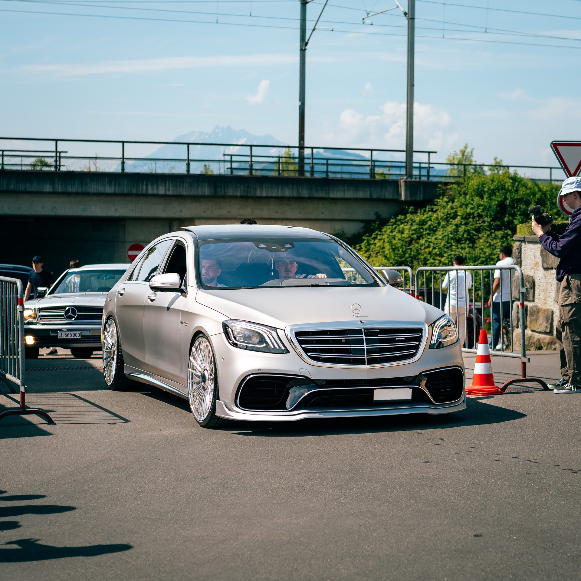 Tuning-Fahrzeug bei einem Autotreffen
